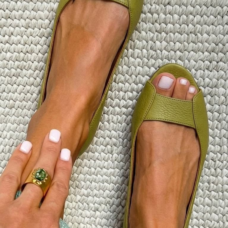 Adelina | Chic Comfort Gold Sandals